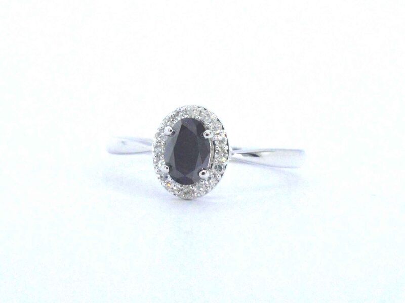 Witgouden ring met een grote zwarte diamant en natuurlijke witte diamanten – foto 3 – kavel bij Onlineveilingmeester