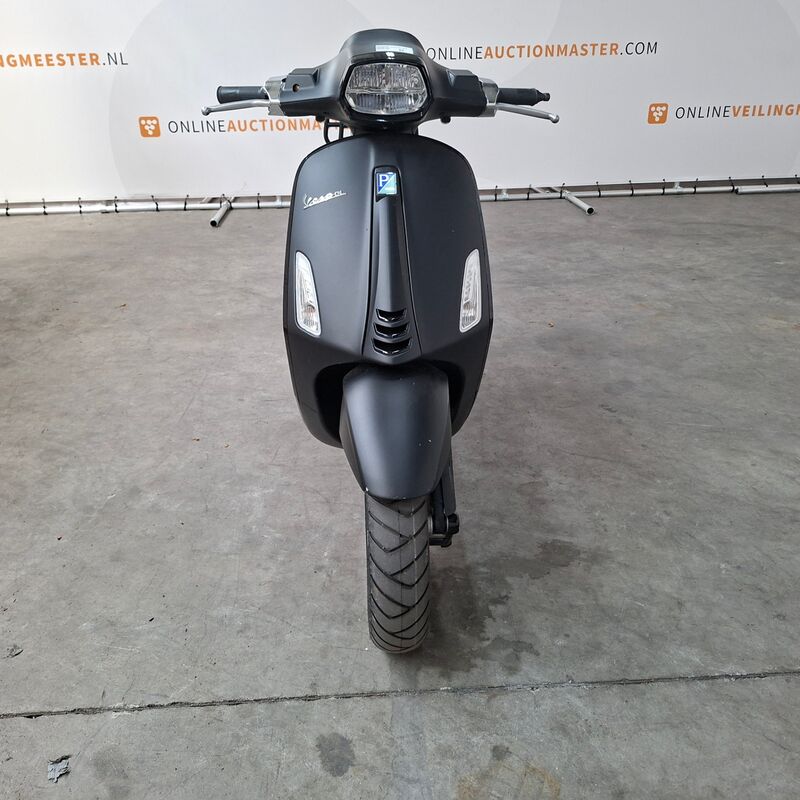 Motorscooter, Vespa, Sprint, 2019 – foto 3 – kavel bij Domeinen Roerende Zaken, Soesterberg