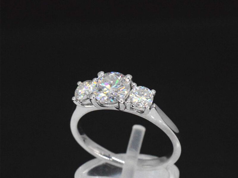 Witgouden trinity ring met 1.50 carat briljanten – foto 3 – kavel bij Onlineveilingmeester