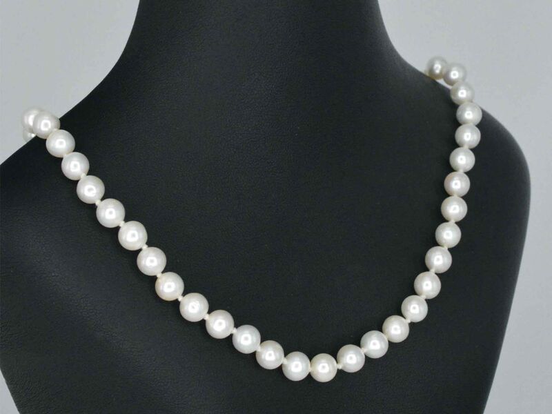 Parelsnoer met witgouden sluiting met diamant – foto 4 – kavel bij Onlineveilingmeester