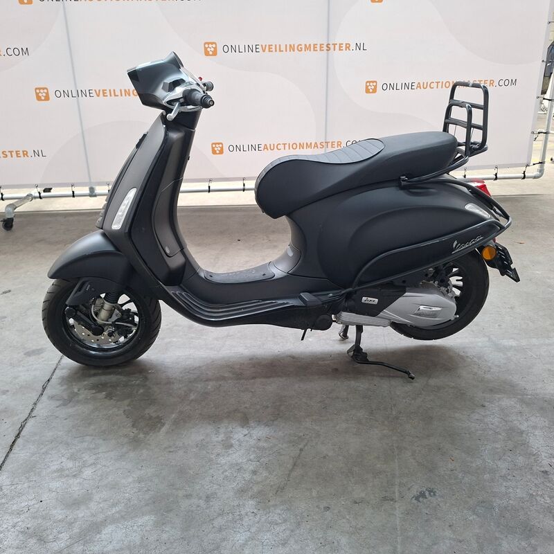 Motorscooter, Vespa, Sprint, 2019 – foto 5 – kavel bij Domeinen Roerende Zaken, Soesterberg