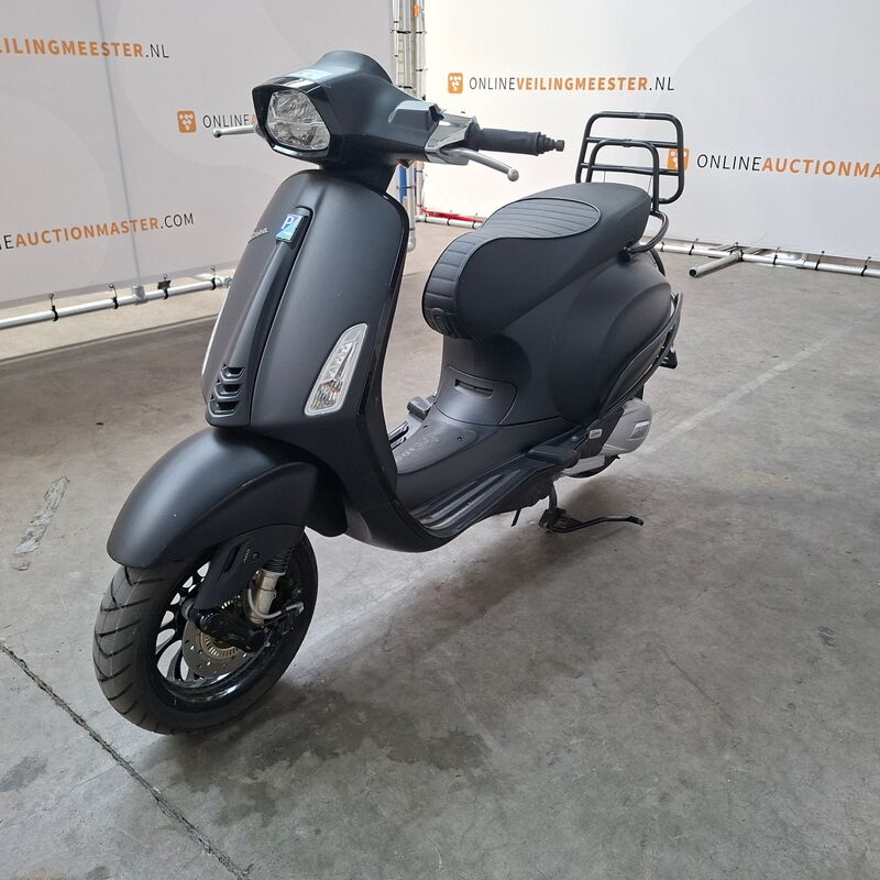 Motorscooter, Vespa, Sprint, 2019 – foto 4 – kavel bij Domeinen Roerende Zaken, Soesterberg