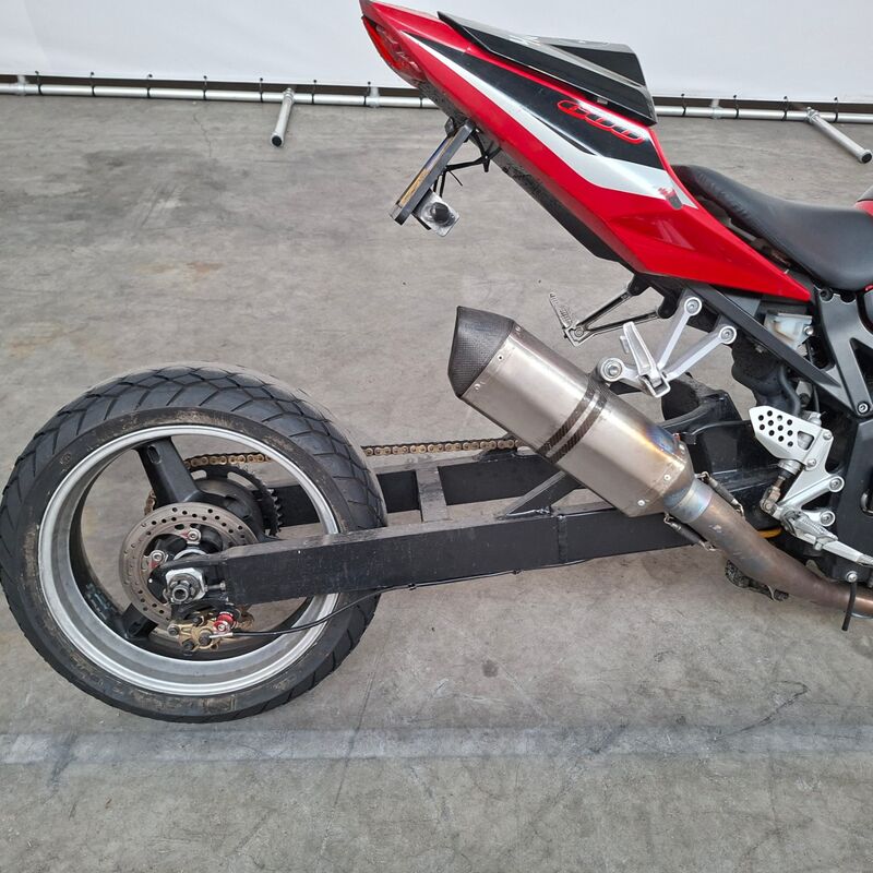 Motorfiets, Suzuki, GSX R 600 met verlengde achterbrug, 2005 – foto 9 – kavel bij Domeinen Roerende Zaken, Soesterberg