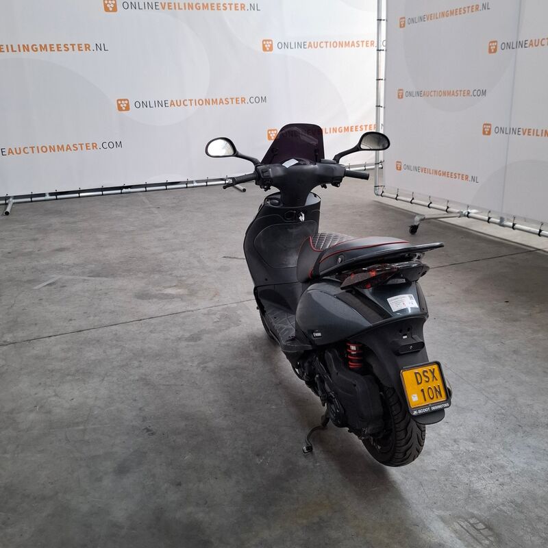 Bromfiets, Piaggio, Zip, 2019 – foto 7 – kavel bij Domeinen Roerende Zaken, Soesterberg