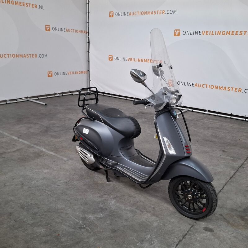 Bromfiets, Vespa, Sprint 50, 2018 – foto 2 – kavel bij Domeinen Roerende Zaken, Soesterberg
