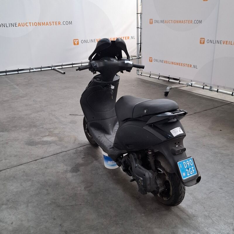 Bromfiets, Piaggio, Zip, 2009 – foto 6 – kavel bij Domeinen Roerende Zaken, Soesterberg