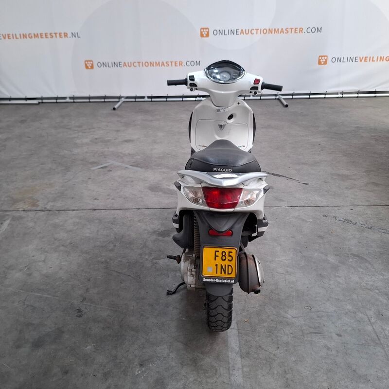 Bromfiets, Piaggio, Fly 4T, 2013 – foto 7 – kavel bij Domeinen Roerende Zaken, Soesterberg