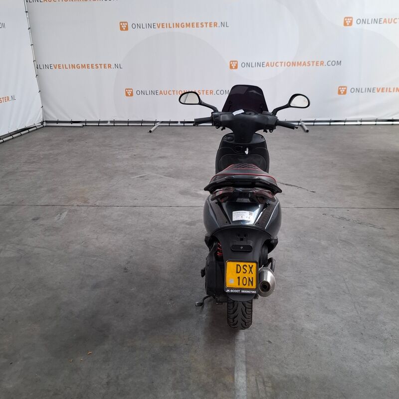 Bromfiets, Piaggio, Zip, 2019 – foto 8 – kavel bij Domeinen Roerende Zaken, Soesterberg