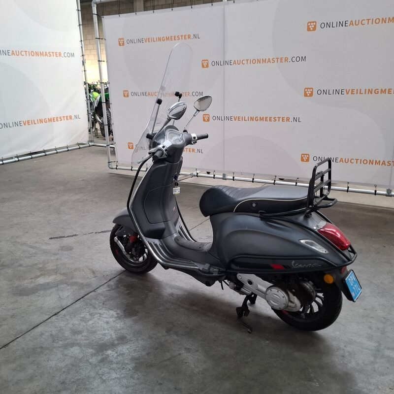 Bromfiets, Vespa, Sprint 50, 2018 – foto 6 – kavel bij Domeinen Roerende Zaken, Soesterberg