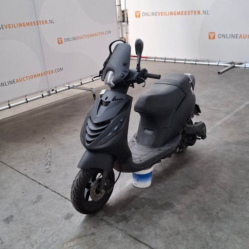 Bromfiets, Piaggio, Zip, 2009 – foto 4 – kavel bij Domeinen Roerende Zaken, Soesterberg