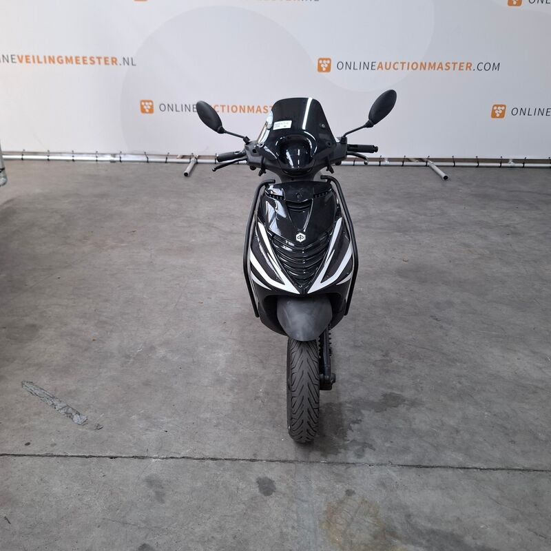 Bromscooter, Piaggio, Bromscooter, 2019 – foto 3 – kavel bij Domeinen Roerende Zaken, Soesterberg