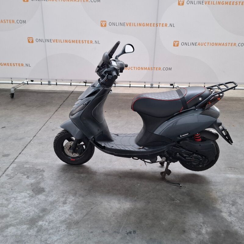 Bromfiets, Piaggio, Zip, 2019 – foto 6 – kavel bij Domeinen Roerende Zaken, Soesterberg