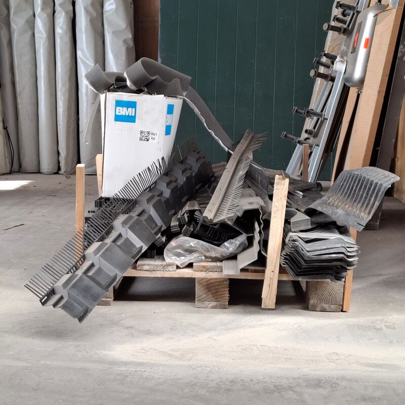 Pallet met divers dakmateriaal o.a. Ubbink – foto 2 – kavel bij Onlineveilingmeester, Smilde