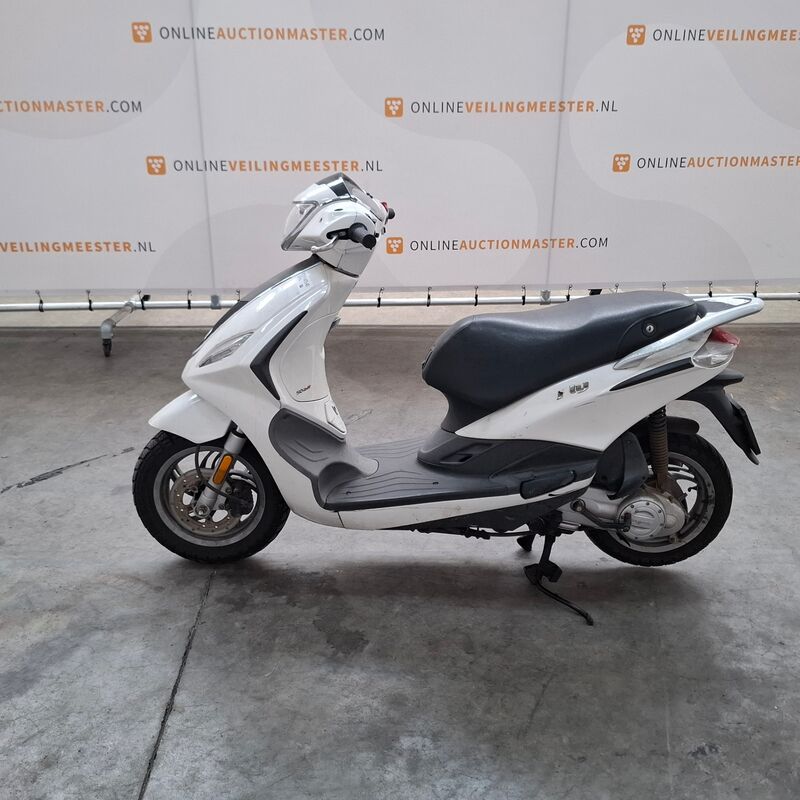 Bromfiets, Piaggio, Fly 4T, 2013 – foto 5 – kavel bij Domeinen Roerende Zaken, Soesterberg