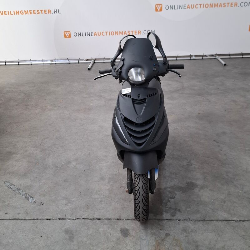 Bromfiets, Piaggio, Zip, 2009 – foto 3 – kavel bij Domeinen Roerende Zaken, Soesterberg