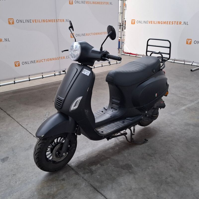 Snorscooter, Senzo, Rivalux, 2024 – foto 4 – kavel bij Domeinen Roerende Zaken, Soesterberg
