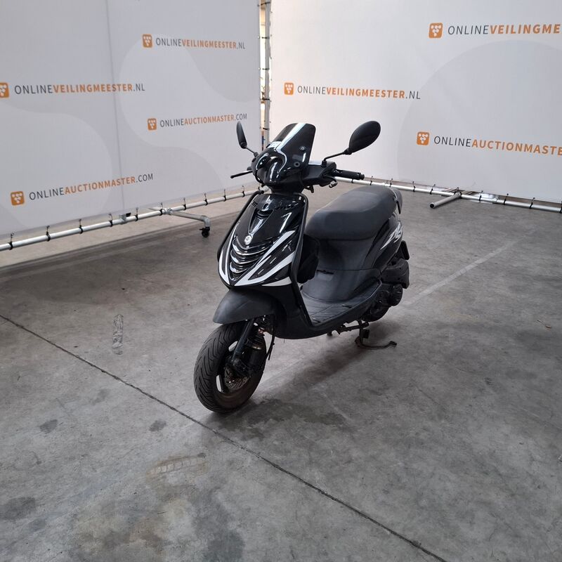 Bromscooter, Piaggio, Bromscooter, 2019 – foto 4 – kavel bij Domeinen Roerende Zaken, Soesterberg
