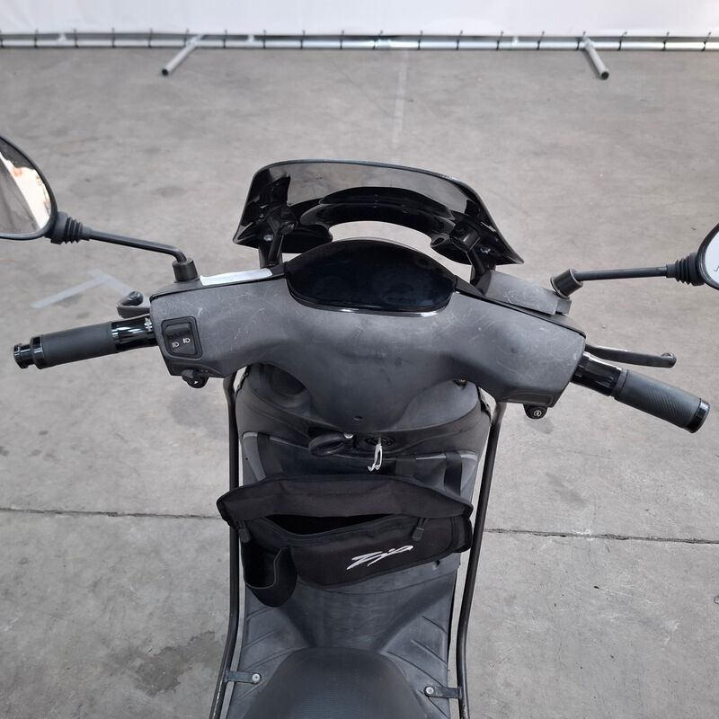 Bromscooter, Piaggio, Bromscooter, 2019 – foto 10 – kavel bij Domeinen Roerende Zaken, Soesterberg