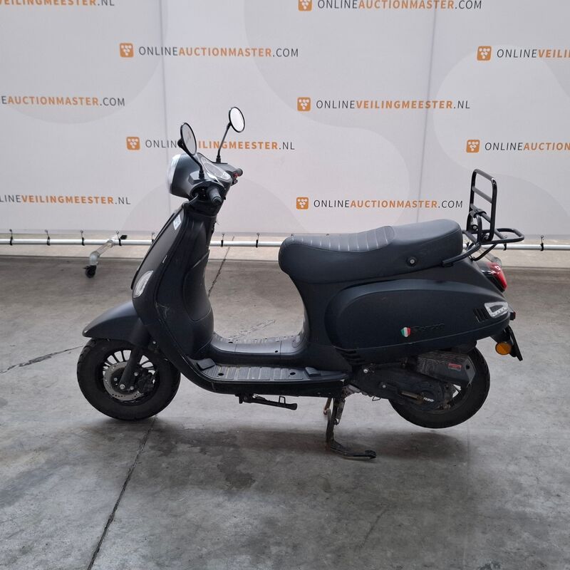 Snorscooter, Senzo, Rivalux, 2024 – foto 5 – kavel bij Domeinen Roerende Zaken, Soesterberg
