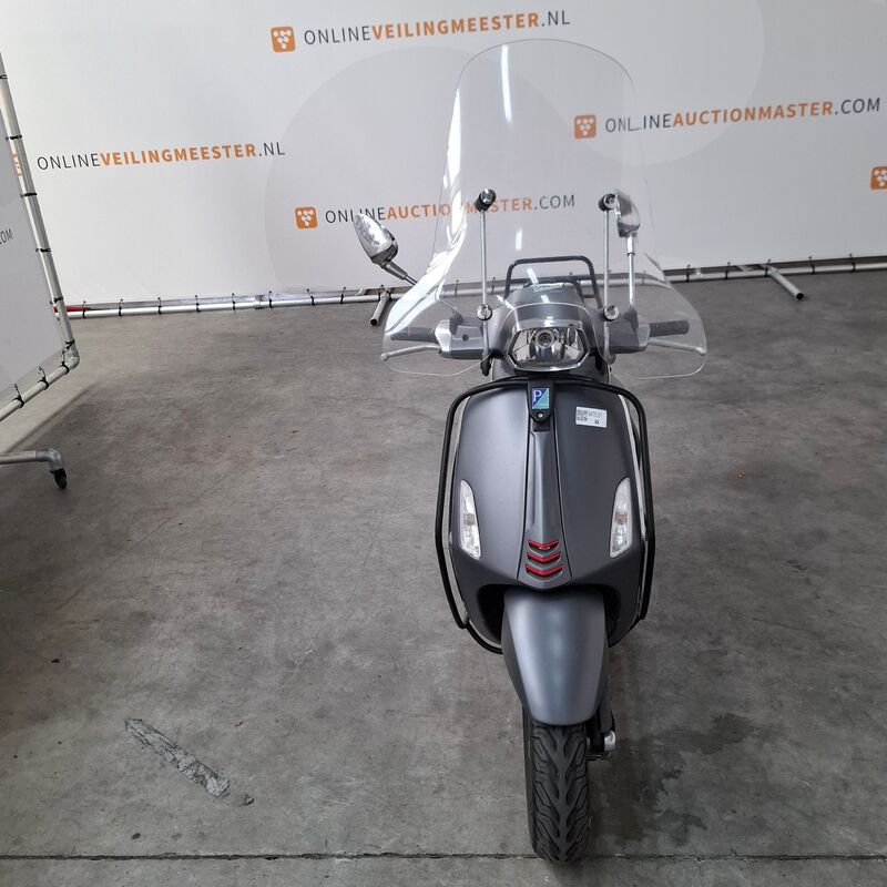 Bromfiets, Vespa, Sprint 50, 2018 – foto 3 – kavel bij Domeinen Roerende Zaken, Soesterberg