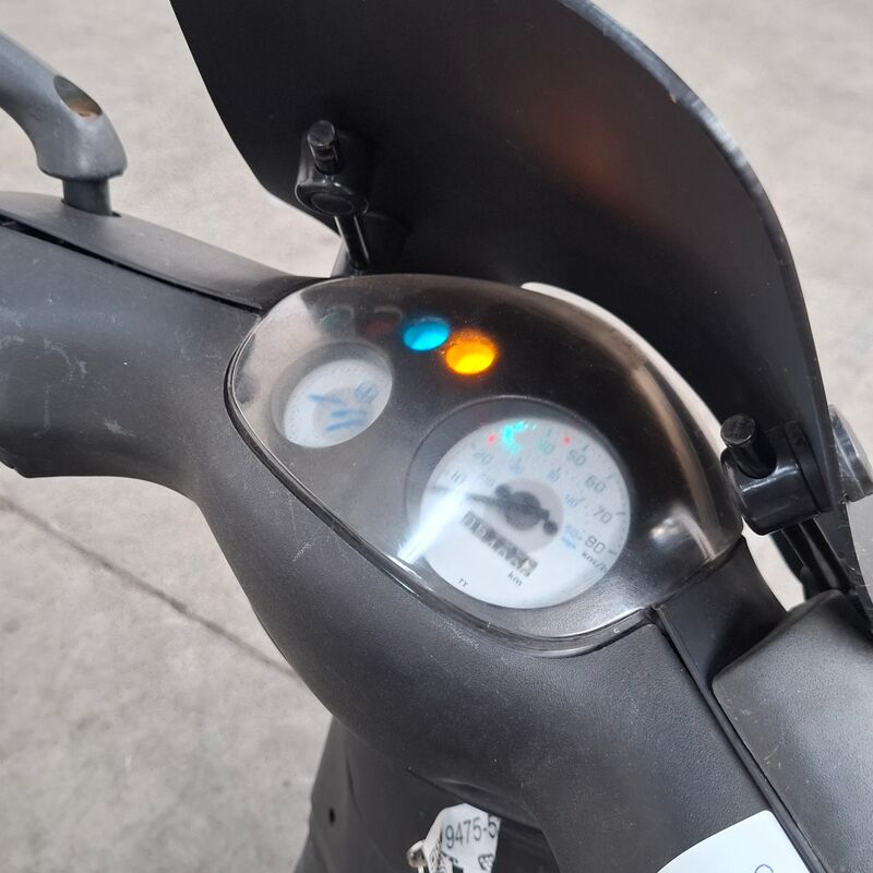 Bromfiets, Piaggio, Zip, 2009 – foto 10 – kavel bij Domeinen Roerende Zaken, Soesterberg