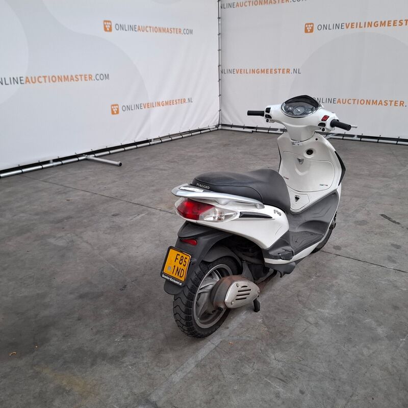 Bromfiets, Piaggio, Fly 4T, 2013 – foto 8 – kavel bij Domeinen Roerende Zaken, Soesterberg