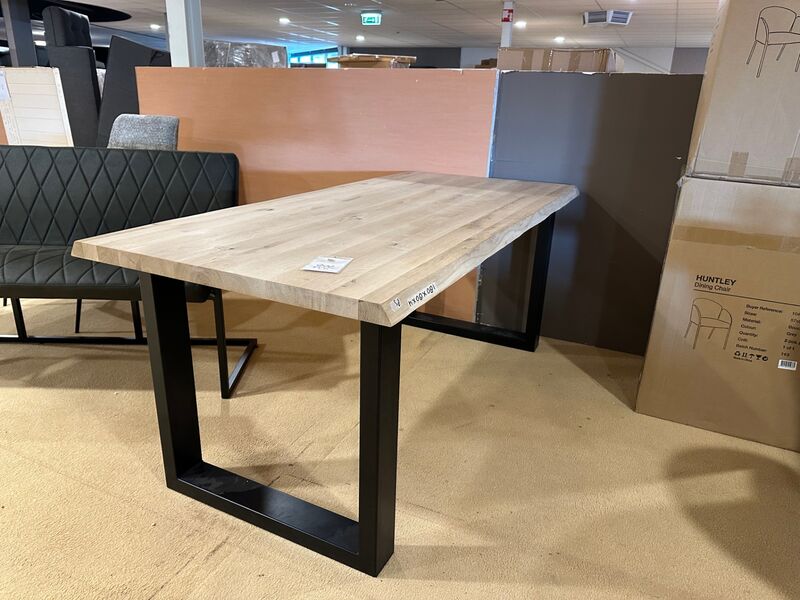 Eettafel kopen op een veiling: prijzen, aanbod en tips