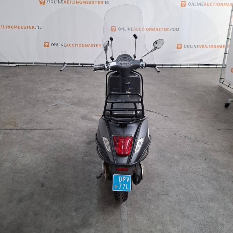 Bromfiets, Vespa, Sprint 50, 2018 – foto 7 – kavel bij Domeinen Roerende Zaken, Soesterberg