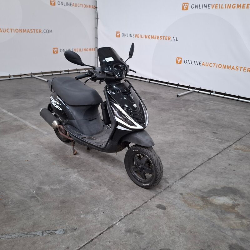 Bromscooter, Piaggio, Bromscooter, 2019 – foto 2 – kavel bij Domeinen Roerende Zaken, Soesterberg