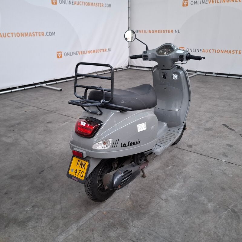 Bromscooter, La Souris, Sourini, 2022 – foto 7 – kavel bij Domeinen Roerende Zaken, Soesterberg