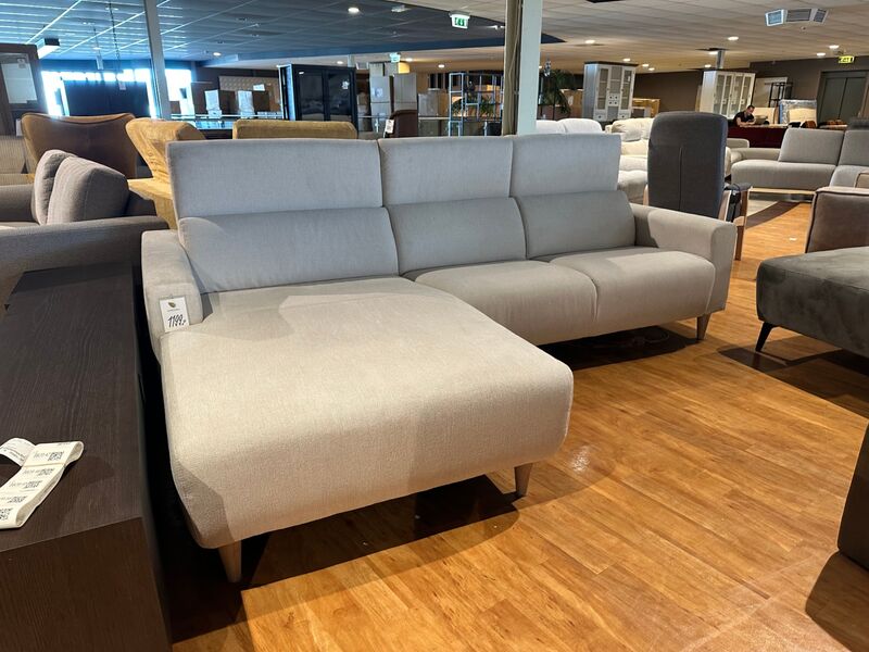 Hoekbank met lounge, houten poten, verstelbare neksteunen, wit – kavel bij Onlineveilingmeester, Joure