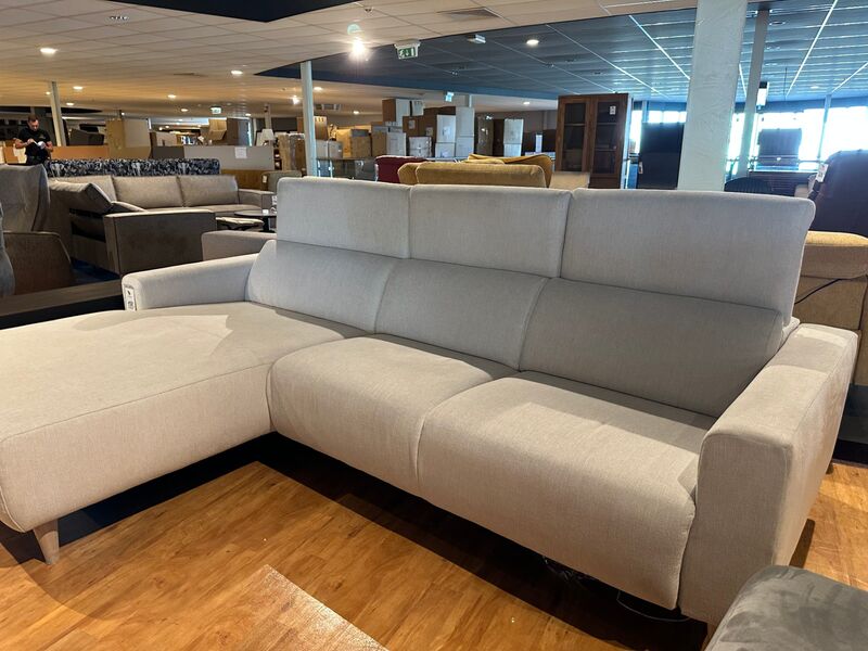 Hoekbank met lounge, houten poten, verstelbare neksteunen, wit – foto 2 – kavel bij Onlineveilingmeester, Joure