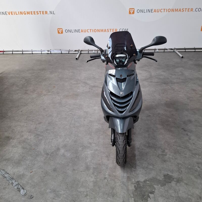 Bromfiets, Piaggio, Zip, 2019 – foto 4 – kavel bij Domeinen Roerende Zaken, Soesterberg