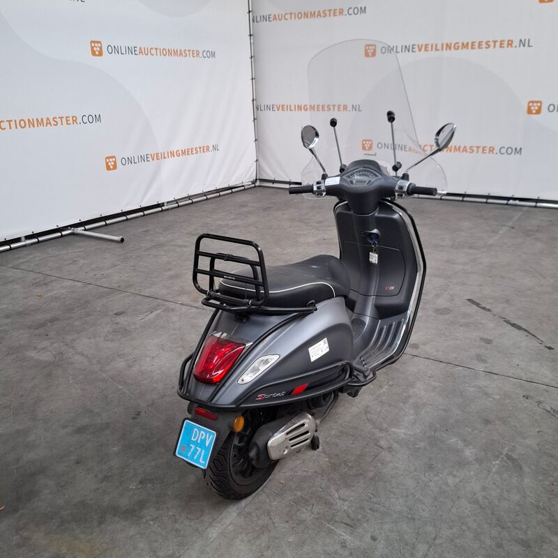 Bromfiets, Vespa, Sprint 50, 2018 – foto 8 – kavel bij Domeinen Roerende Zaken, Soesterberg