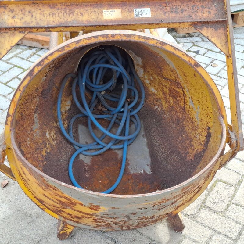Betonkubel, Florian Eichinger, 1025, 2002 – foto 5 – kavel bij Onlineveilingmeester, Smilde