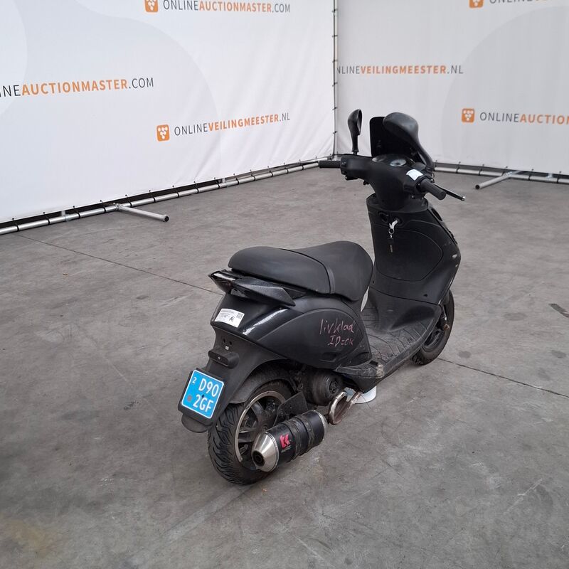Bromfiets, Piaggio, Zip, 2009 – foto 8 – kavel bij Domeinen Roerende Zaken, Soesterberg