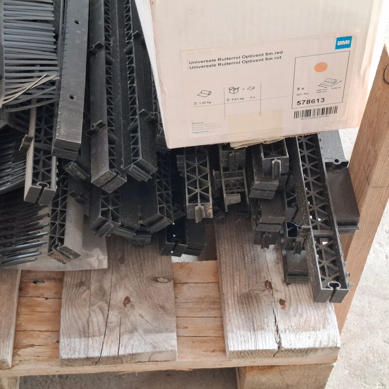 Pallet met divers dakmateriaal o.a. Ubbink – foto 8 – kavel bij Onlineveilingmeester, Smilde