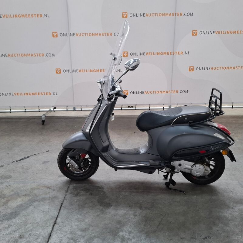 Bromfiets, Vespa, Sprint 50, 2018 – foto 5 – kavel bij Domeinen Roerende Zaken, Soesterberg