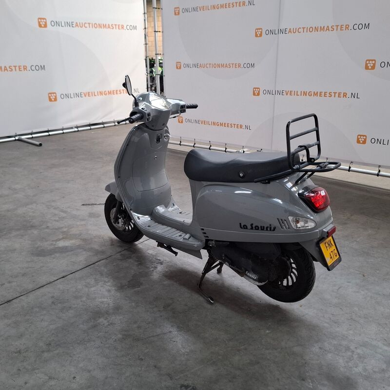 Bromscooter, La Souris, Sourini, 2022 – foto 6 – kavel bij Domeinen Roerende Zaken, Soesterberg
