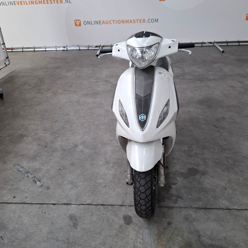 Bromfiets, Piaggio, Fly 4T, 2013 – foto 3 – kavel bij Domeinen Roerende Zaken, Soesterberg