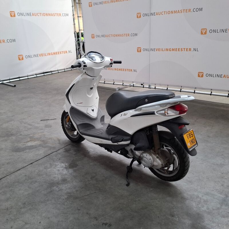 Bromfiets, Piaggio, Fly 4T, 2013 – foto 6 – kavel bij Domeinen Roerende Zaken, Soesterberg