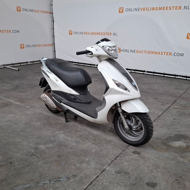 Bromfiets, Piaggio, Fly 4T, 2013 – foto 2 – kavel bij Domeinen Roerende Zaken, Soesterberg