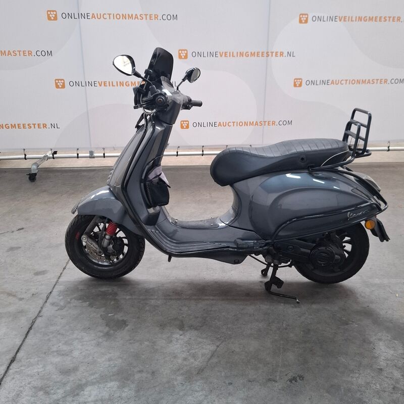 Snorscooter, Vespa, Sprint 50, 2018 – foto 5 – kavel bij Domeinen Roerende Zaken, Soesterberg
