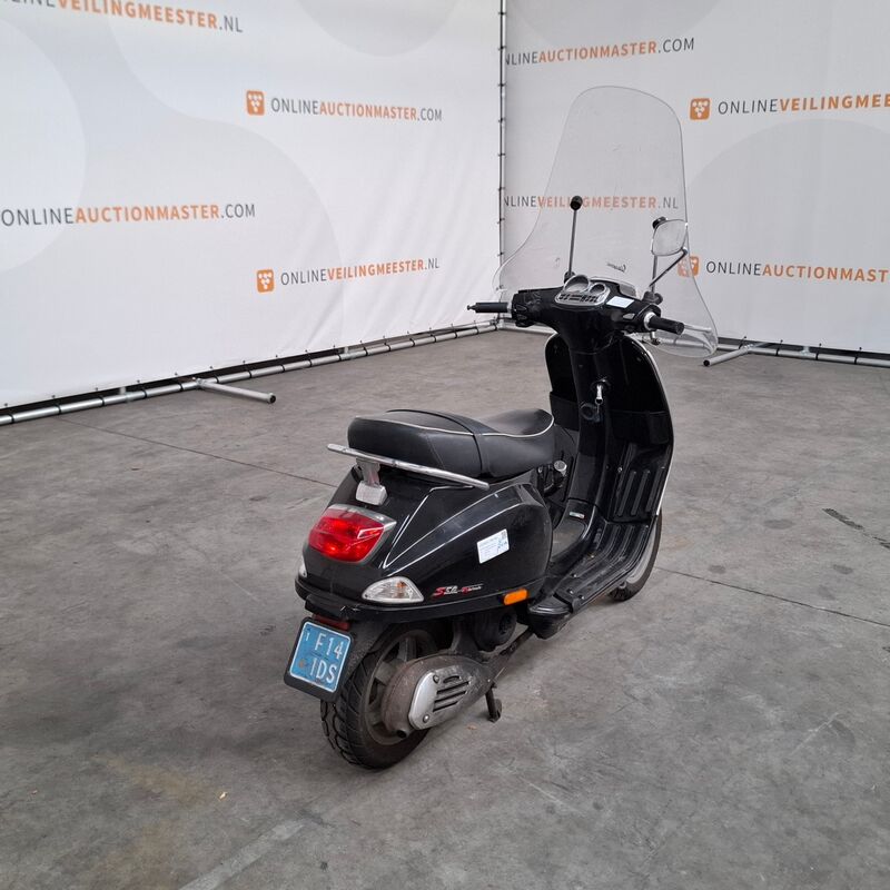 Bromfiets, Vespa, LX 4T, 2011 – foto 8 – kavel bij Domeinen Roerende Zaken, Soesterberg