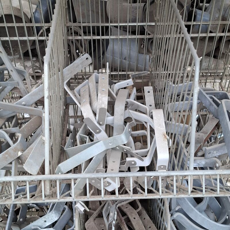 Ca. 16x Draadmand met divers PVC materiaal en ijzerwaar – foto 6 – kavel bij Onlineveilingmeester, Smilde