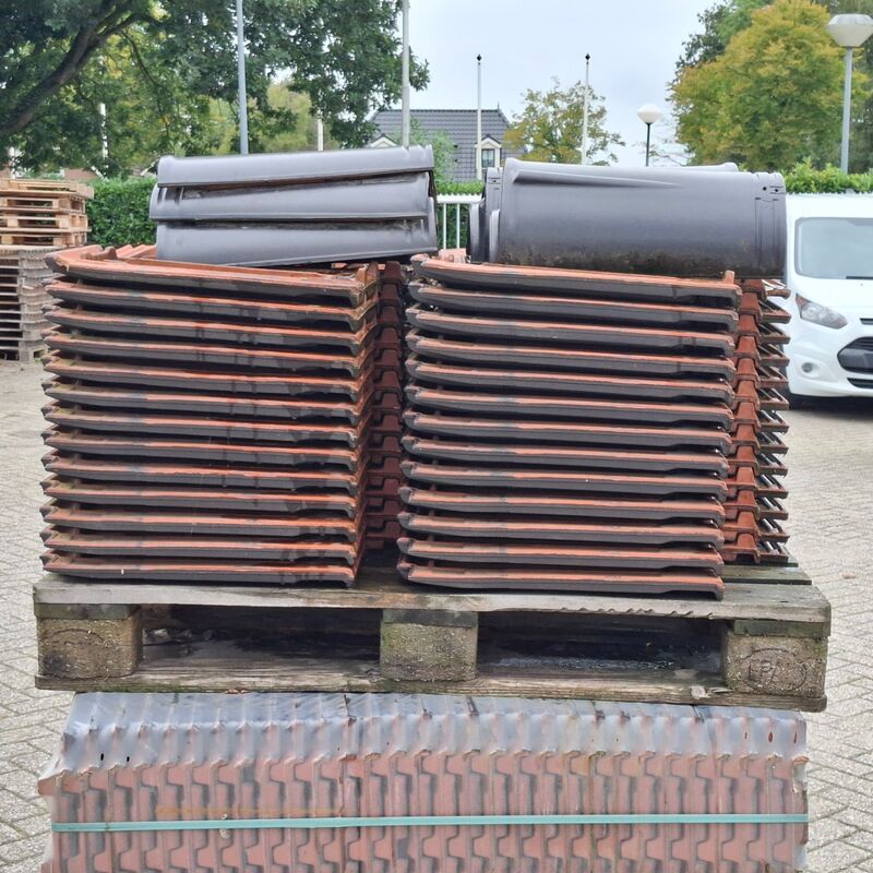 2x Pallet met dakpannen Nibra, Zwart – foto 9 – kavel bij Onlineveilingmeester, Smilde