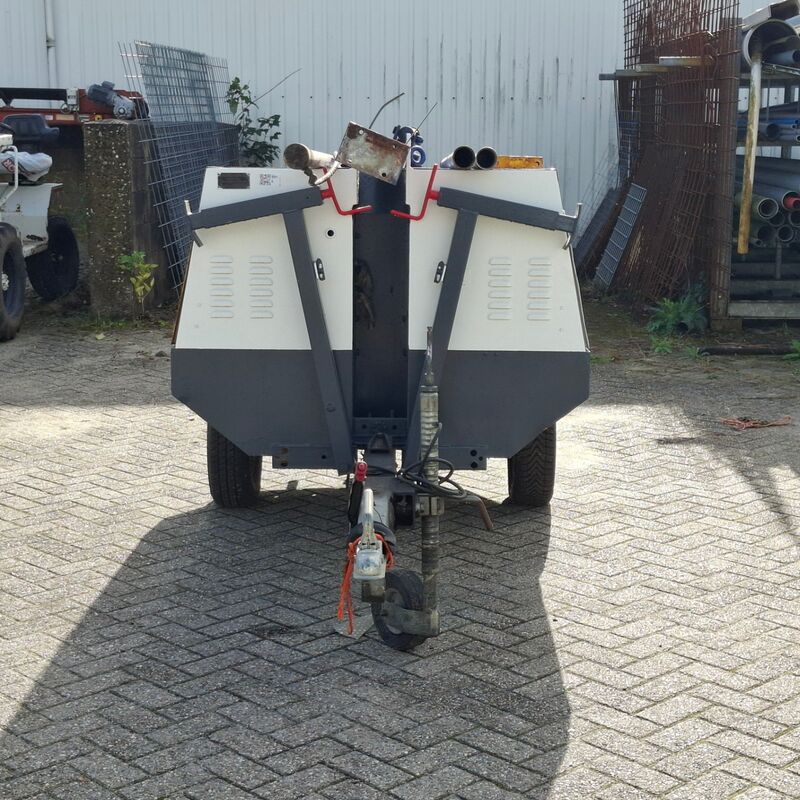 Lichtmast met generator, Kubota, 1996 – foto 9 – kavel bij Onlineveilingmeester, Smilde