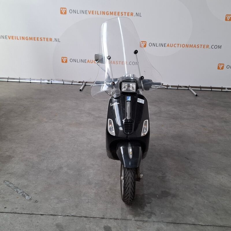 Bromfiets, Vespa, LX 4T, 2011 – foto 3 – kavel bij Domeinen Roerende Zaken, Soesterberg