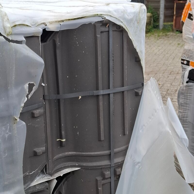 1x Pallet met keramische dakpannen Wienerberger, Koramic, Zwart – foto 3 – kavel bij Onlineveilingmeester, Smilde