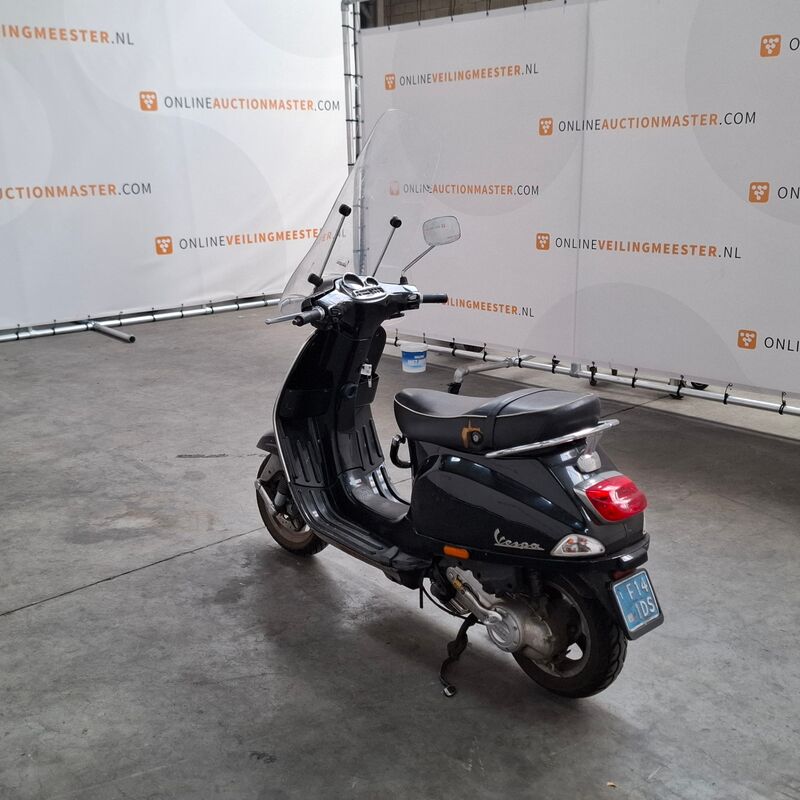 Bromfiets, Vespa, LX 4T, 2011 – foto 6 – kavel bij Domeinen Roerende Zaken, Soesterberg